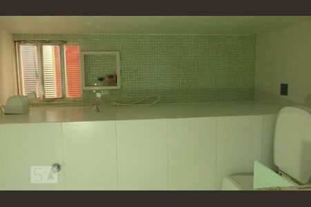 Banheiro de apartamento à venda com 2 quartos, 50m² em Fátima, Niterói