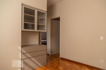 Sala 2 de apartamento para alugar com 3 quartos, 90m² em Carmo, Belo Horizonte