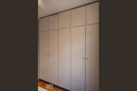 Apartamento para alugar com 90m², 3 quartos e 1 vaga Apartamento para alugar com 90m², 3 quartos e 1 vagaArmário do Quarto 2