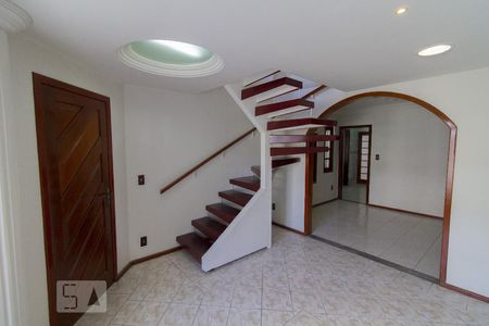 Sala de casa para alugar com 4 quartos, 190m² em Forquilhinha, São José