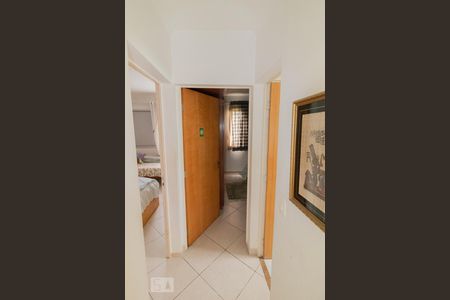 Corredor de apartamento para alugar com 2 quartos, 72m² em Vila Amélia, São Paulo