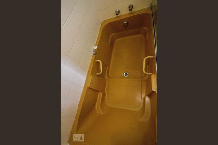 Apartamento para alugar com 96m², 2 quartos e 2 vagas Apartamento para alugar com 96m², 2 quartos e 2 vagasBanheira