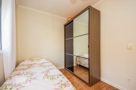 Dormitório 2 de apartamento para alugar com 2 quartos, 53m² em Humaitá, Porto Alegre