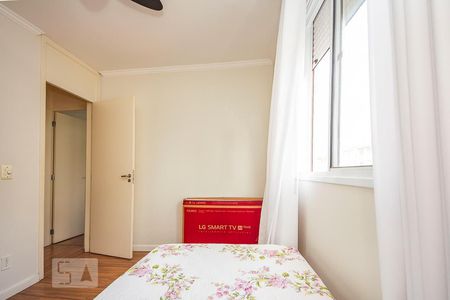 Dormitório 2 de apartamento para alugar com 2 quartos, 53m² em Humaitá, Porto Alegre