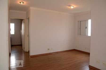 Sala/Quarto de apartamento à venda com 3 quartos, 80m² em Jardim Maria Rosa, Taboão da Serra