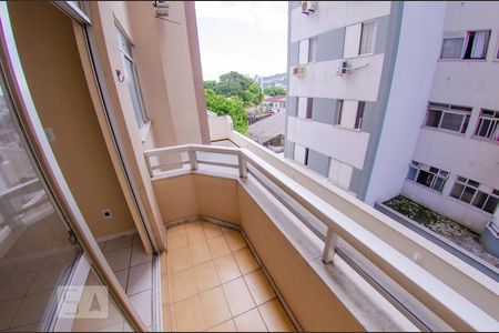 Sacada de apartamento para alugar com 2 quartos, 69m² em Barreiros, São José