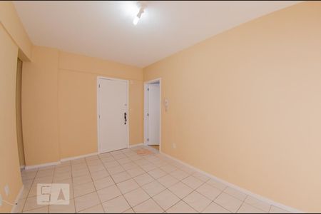 Sala de apartamento para alugar com 2 quartos, 69m² em Barreiros, São José