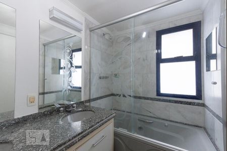 Banheiro Suite de apartamento à venda com 3 quartos, 250m² em Chácara Primavera, Campinas
