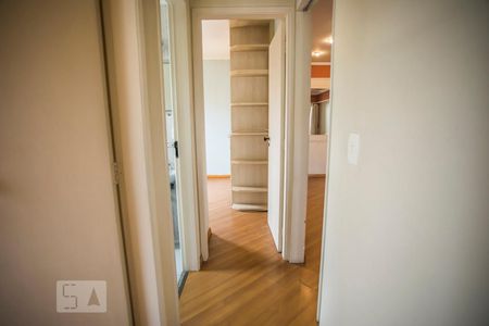 Corredor de apartamento para alugar com 3 quartos, 72m² em Vila da Saúde, São Paulo