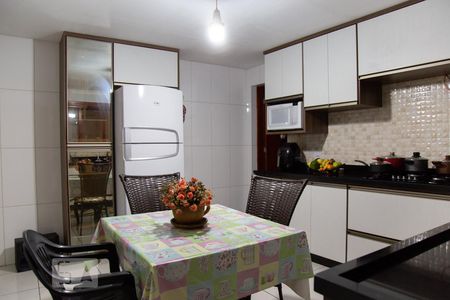 Casa para alugar com 224m², 4 quartos e 3 vagas Casa para alugar com 224m², 4 quartos e 3 vagasCozinha
