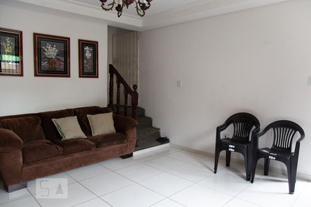 Sala de casa para alugar com 4 quartos, 224m² em Vila Yolanda, Osasco