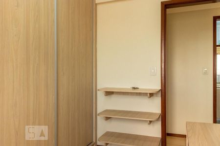 Quarto de apartamento para alugar com 3 quartos, 67m² em Taguatinga Sul (taguatinga), Brasília