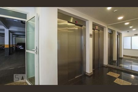 Hall Elevador de apartamento para alugar com 1 quarto, 40m² em Vila Olímpia, São Paulo