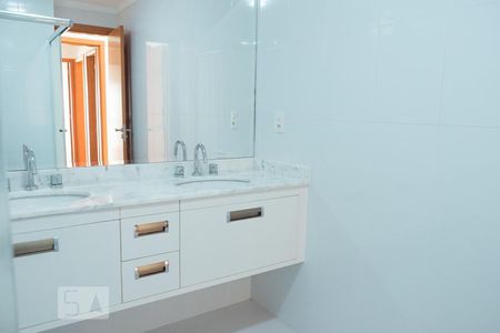 Banheiro da suíte de apartamento para alugar com 3 quartos, 123m² em Santana, São Paulo