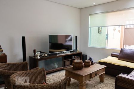 Sala de casa à venda com 3 quartos, 250m² em Vila Basileia, São Paulo