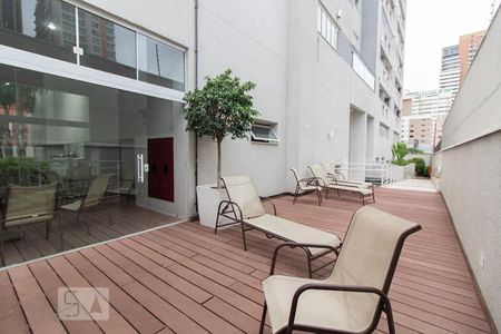 Área comum - Piscina de kitnet/studio para alugar com 1 quarto, 32m² em Centro, Curitiba