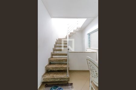 Casa para alugar com 480m², 4 quartos e sem vaga Casa para alugar com 480m², 4 quartos e sem vagaEscada