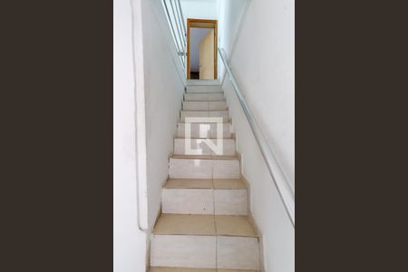 Escada de casa para alugar com 4 quartos, 480m² em Avenida das Cerejeiras, São Paulo
