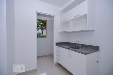 Cozinha de apartamento para alugar com 3 quartos, 75m² em Planalto, Belo Horizonte