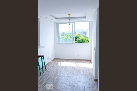 Sala de apartamento à venda com 2 quartos, 45m² em Cavalhada, Porto Alegre