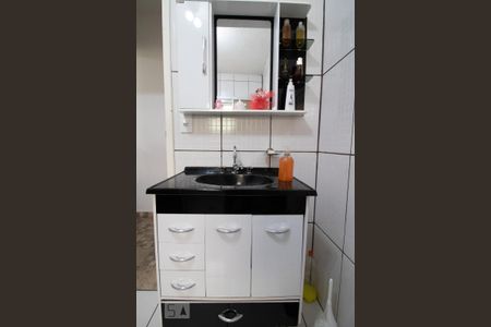 Casa à venda com 100m², 3 quartos e 2 vagas Casa à venda com 100m², 3 quartos e 2 vagasBanheiro