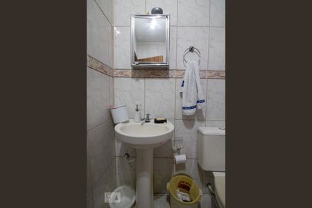 Casa à venda com 100m², 3 quartos e 2 vagas Casa à venda com 100m², 3 quartos e 2 vagasBanheiro 2