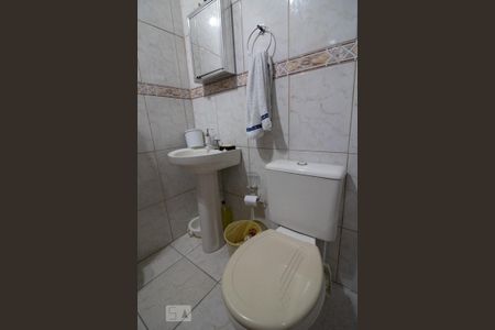 Casa à venda com 100m², 3 quartos e 2 vagas Casa à venda com 100m², 3 quartos e 2 vagasBanheiro 2