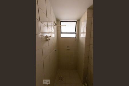 Banheiro de apartamento à venda com 1 quarto, 45m² em Centro Histórico, Porto Alegre