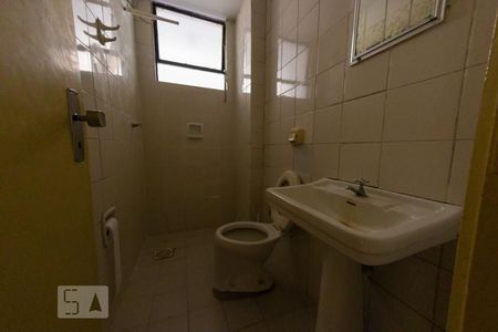 Banheiro de apartamento à venda com 1 quarto, 45m² em Centro Histórico, Porto Alegre