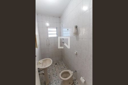 Banheiro de casa para alugar com 1 quarto, 60m² em Vila Nivi, São Paulo