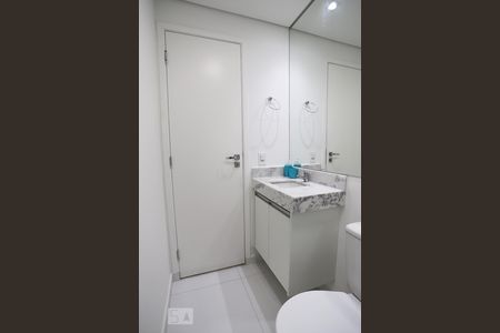 Banheiro de apartamento para alugar com 1 quarto, 26m² em Bethaville I, Barueri