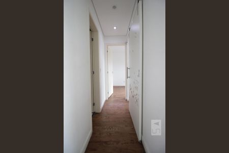 Corredor de apartamento para alugar com 2 quartos, 57m² em Parque Reboucas, São Paulo