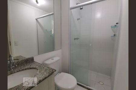 Banheiro de apartamento para alugar com 2 quartos, 50m² em Parque Reboucas, São Paulo