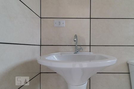 Banheiro de apartamento para alugar com 1 quarto, 40m² em Jardim Ester Yolanda, São Paulo