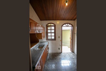 Cozinha de casa à venda com 3 quartos, 360m² em Pompéia, Belo Horizonte