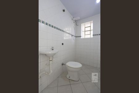 Banheiro de casa para alugar com 1 quarto, 40m² em Jardim Rizzo, São Paulo