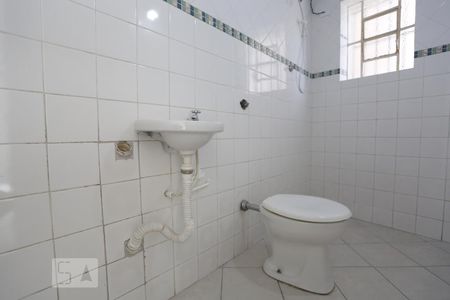 Banheiro de casa para alugar com 1 quarto, 40m² em Jardim Rizzo, São Paulo