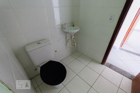 Banheiro de apartamento para alugar com 1 quarto, 50m² em Taquara, Rio de Janeiro