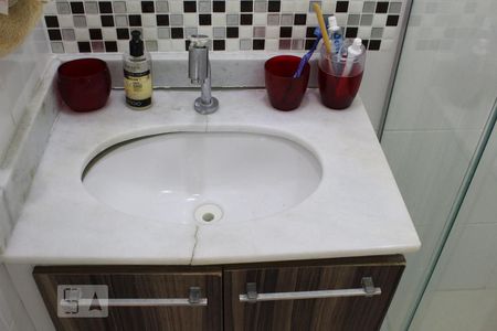 Banheiro de apartamento à venda com 3 quartos, 82m² em Jardim Tupanci, Barueri