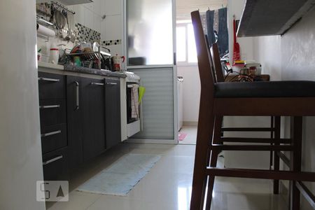 Cozinha de apartamento à venda com 3 quartos, 82m² em Jardim Tupanci, Barueri