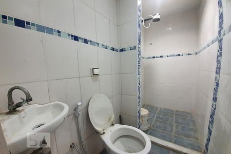 Banheiro de apartamento para alugar com 1 quarto, 35m² em Taquara, Rio de Janeiro