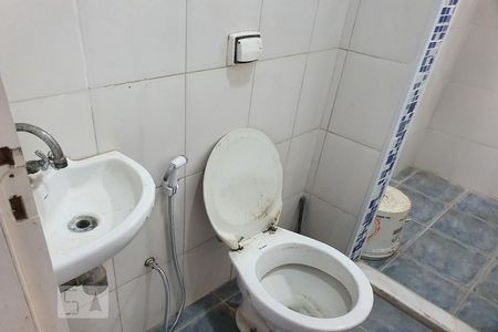 Banheiro de apartamento para alugar com 1 quarto, 35m² em Taquara, Rio de Janeiro