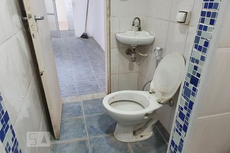 Banheiro de apartamento para alugar com 1 quarto, 35m² em Taquara, Rio de Janeiro