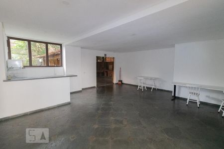 Apartamento à venda com 83m², 3 quartos e 2 vagas Apartamento à venda com 83m², 3 quartos e 2 vagasÁrea comum - Salão de festas