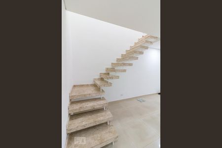 Escadas de casa à venda com 3 quartos, 220m² em Jardim Munhoz, Guarulhos