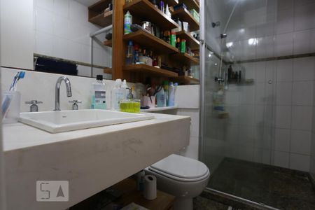 Banheiro de apartamento à venda com 2 quartos, 64m² em Vila Antonio, São Paulo