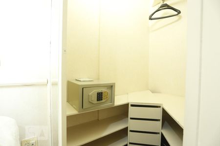 Closet de apartamento para alugar com 1 quarto, 57m² em Bela Vista, São Paulo