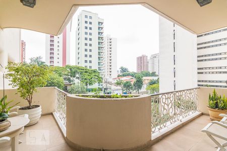 Apartamento à venda com 360m², 4 quartos e 4 vagas Apartamento à venda com 360m², 4 quartos e 4 vagasVaranda