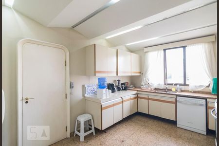 Apartamento à venda com 360m², 4 quartos e 4 vagas Apartamento à venda com 360m², 4 quartos e 4 vagasCozinha