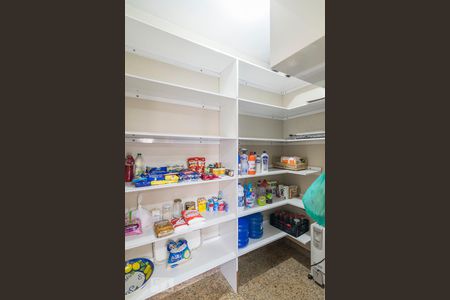 Apartamento à venda com 360m², 4 quartos e 4 vagas Apartamento à venda com 360m², 4 quartos e 4 vagasDespensa